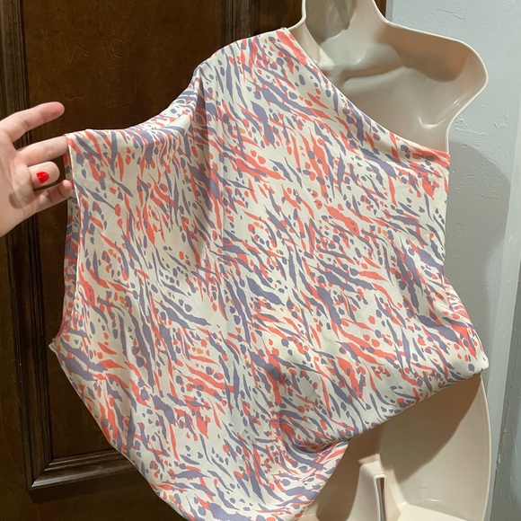 Impeccable, pig-One shoulder Flowy Blouse - Picture 8 of 8